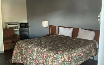 Photo 5 - Budget Inn Motel