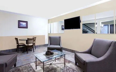 Photo 3 - FairBridge Inn Express Bellingham