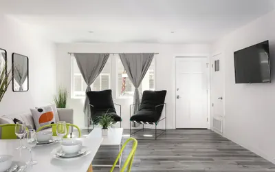 Photo 3 - Chic City Apt Near Americana Glendale