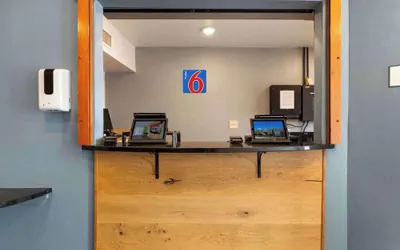 Photo 3 - Motel 6 Suites Cincinnati Sharonville, OH