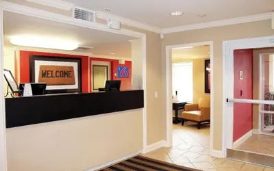 Photo 2 - Motel 6 Suites Memphis Airport, TN