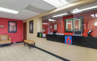 Photo 3 - Motel 6 Suites Rochester Henrietta NY