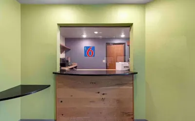Photo 2 - Motel 6 Suites Birmingham Pelham  AL