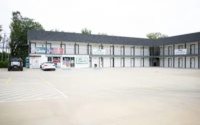 Photo 2 - Howard Johnson by Wyndham Hillsboro TX