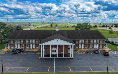 Photo 2 - Economy Inn & Suites