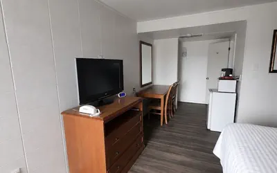 Photo 3 - Budget Inn Ontario