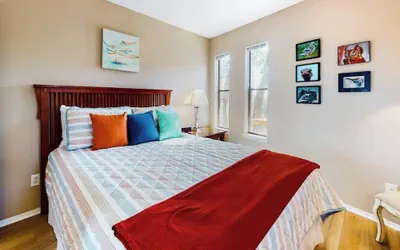 Photo 5 - Lovely 2-story Home With Upper & Lower Decks, Gorgeous Lake & Hill Country Views