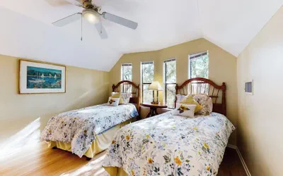 Photo 4 - Lovely 2-story Home With Upper & Lower Decks, Gorgeous Lake & Hill Country Views