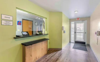 Photo 2 - Motel 6 Suites El Paso East, TX