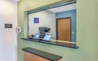 Photo 2 - Motel 6 Suites Little Rock Southwest AR 