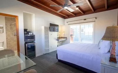 Photo 5 - Edgewater Beach Inn