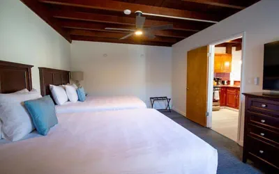 Photo 3 - Edgewater Beach Inn