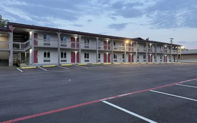 Photo 2 - Red Roof Inn Sherman