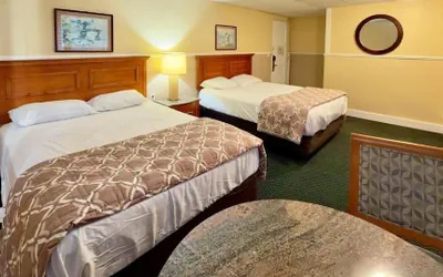 Photo 2 - Skyline Inn