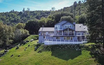 Mountain Daddies Bed & Breakfast