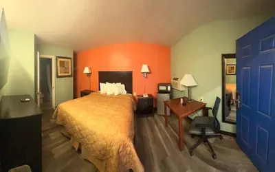 Photo 2 - Town & Country Motel