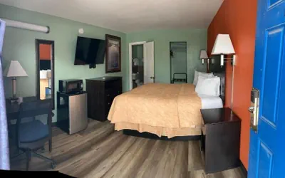 Photo 3 - Town & Country Motel