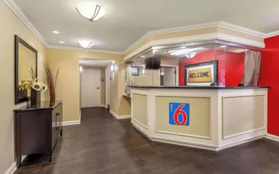Photo 4 - Motel 6 Suites Chicago Vernon Hills Lincolnshire IL
