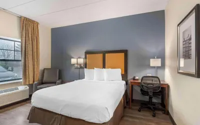 Photo 5 - Motel 6 Suites Chicago Lisle IL