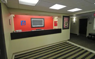 Photo 2 - Motel 6 Suites Buffalo Amherst, NY