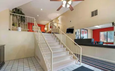 Photo 2 - Motel 6 Suites Fairfield, OH - Cincinnati