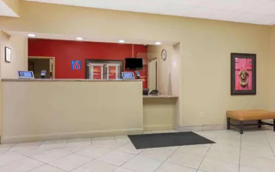 Photo 3 - Motel 6 Suites Findlay Tiffin Avenue, OH