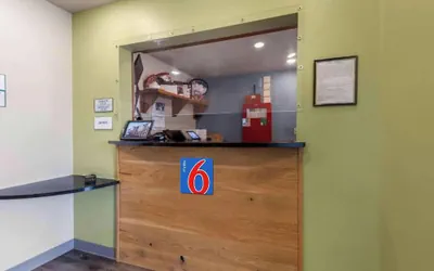 Photo 2 - Motel 6 Suites Oklahoma City Norman OK