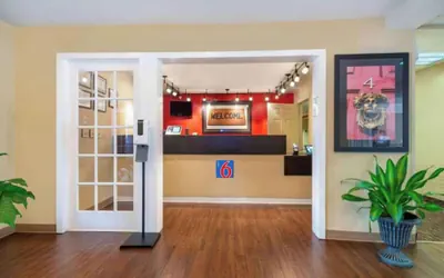 Photo 4 - Motel 6 Suites Philadelphia Malvern Swedesford Rd, PA