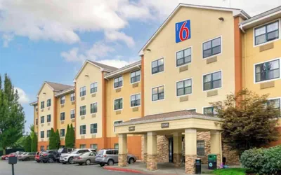 Motel 6 Suites Seattle Kent, WA