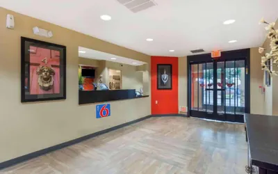 Photo 4 - Motel 6 Suites Seattle Kent, WA