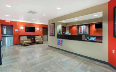 Photo 3 - Motel 6 Suites Seattle Kent, WA