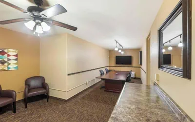 Motel 6 Suites Milwaukee Brookfield, WI