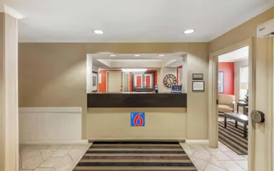 Photo 3 - Motel 6 Suites Milwaukee Brookfield, WI