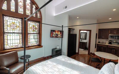 Photo 3 - Cozy Suite in Historic Marymount