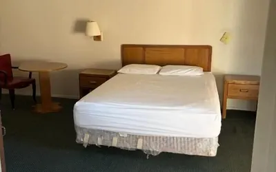 Photo 5 - Townhouse Motel