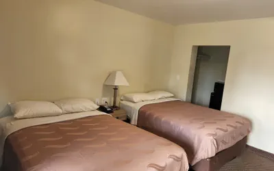 Photo 3 - Budget Inn