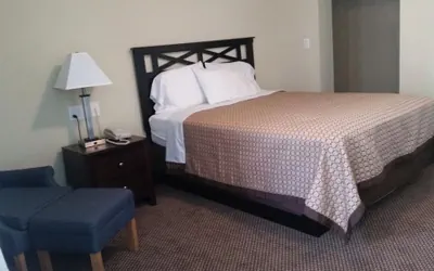 Photo 2 - Budget Inn