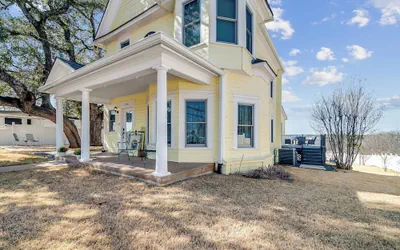 The Main Street House, in the Heart of Marble Falls