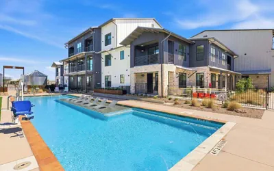 Photo 2 - Luxe Condo Prime Location 5-star Comfort