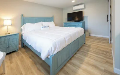 Photo 3 - Blue Lobster Inn