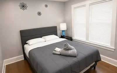 Photo 3 - Home & Away Hotel-Style