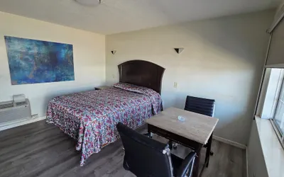 Photo 4 - Flamingo Motel