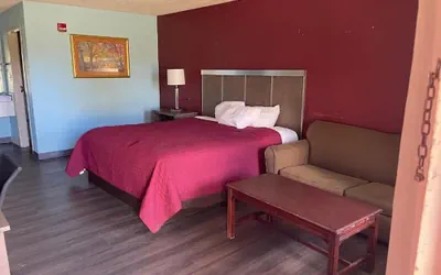 Photo 2 - Mayfair Inn