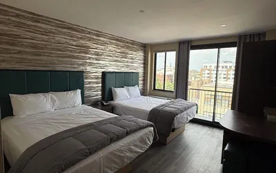 Photo 2 - Skylux Hotel Long Island City