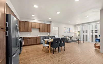 Brand New 2BR - 2 King Beds Pool Gym