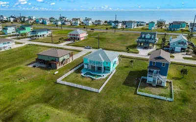 Insta-ahhh Private Pool Pet Friendly Oasis Steps to Beach