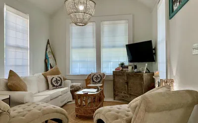 Photo 2 - Krewe Cottage - Near Beach & The Strand