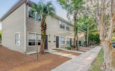 Photo 2 - Gorgeous Townhome UF Campus Adjacent Full Kitchen