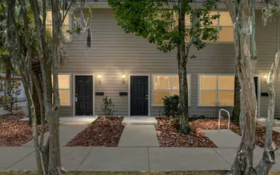 Gorgeous Townhome UF Campus Adjacent Full Kitchen