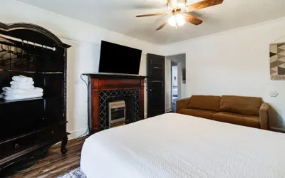 Photo 3 - Comfortable 3BR Home Near Downtown